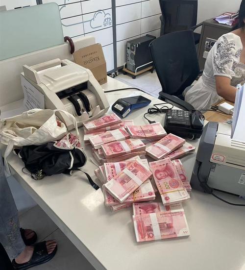 曹某承接了杨某在句容某工地的劳务分包,双方签订《建筑工程劳务分包